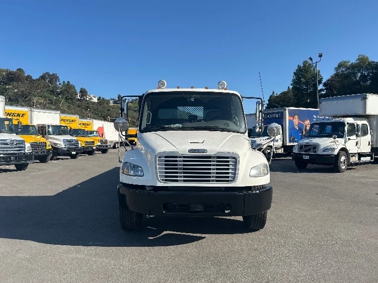 2019 Freightliner M2 106 in Fontana, CA — photo 2