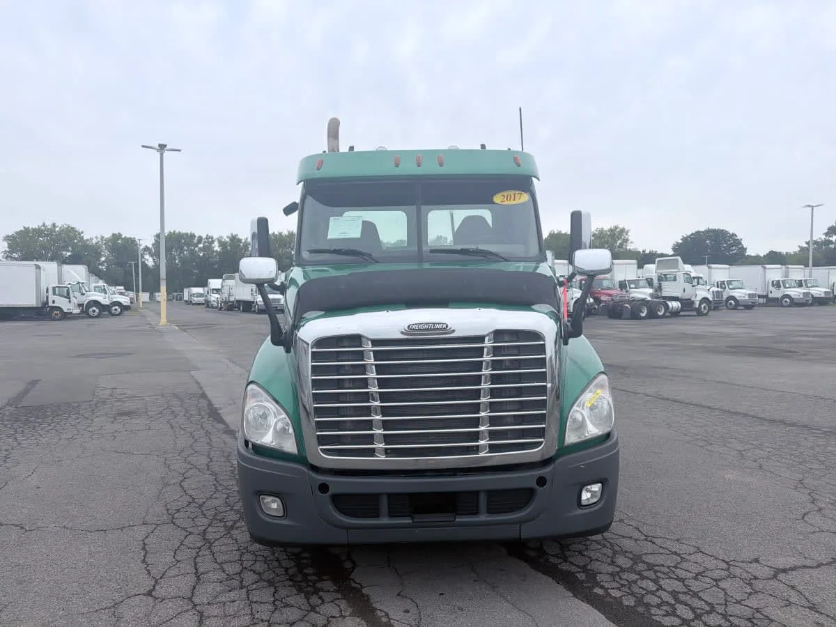 2017 Freightliner Cascadia in Syracuse, NY — photo 2