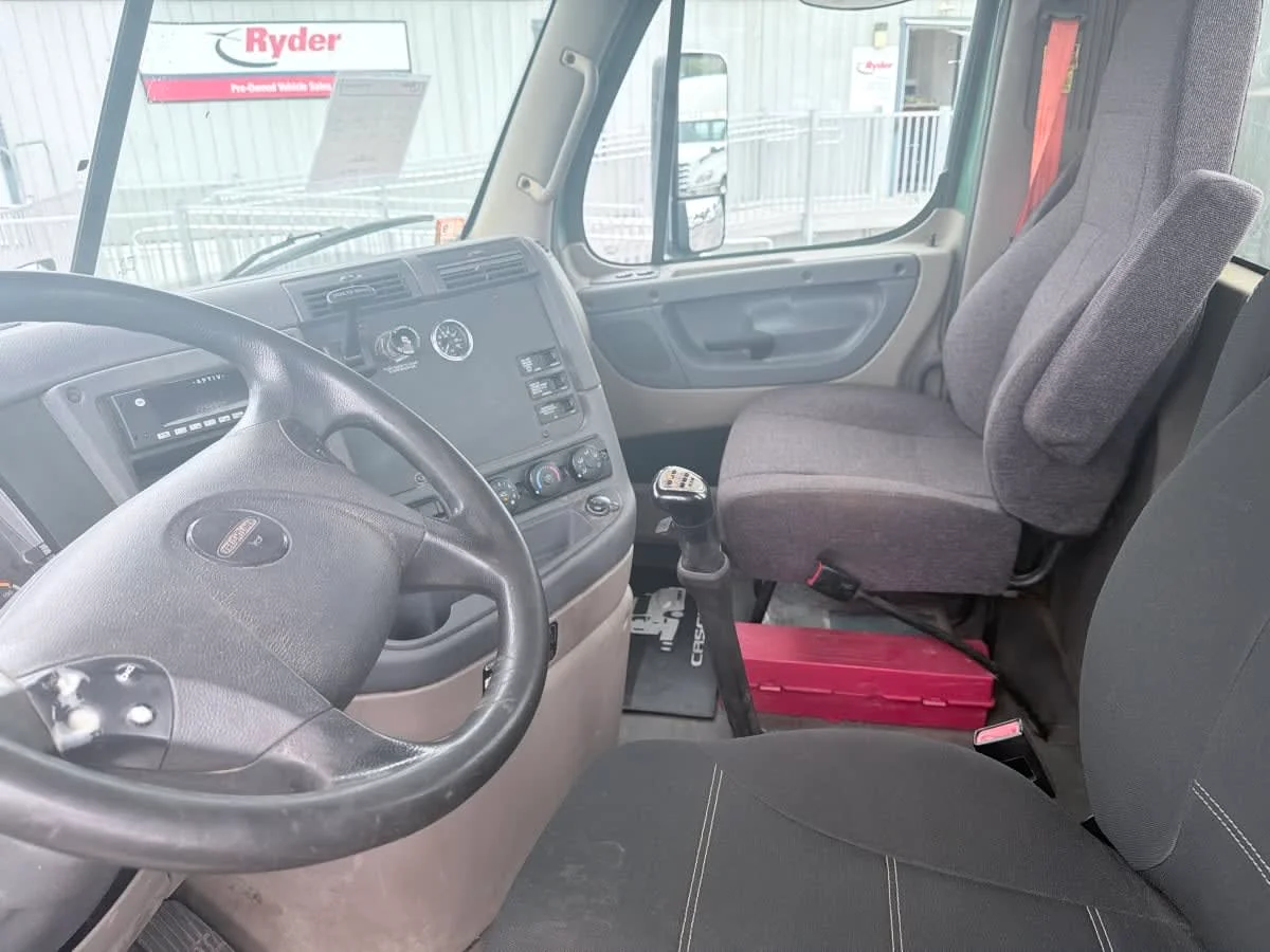 2017 Freightliner Cascadia in Syracuse, NY — photo 7