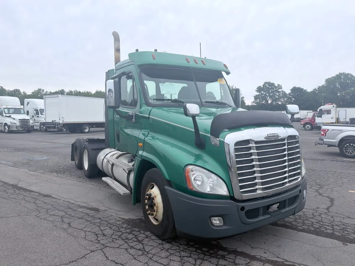 2017 Freightliner Cascadia in Syracuse, NY — photo 3