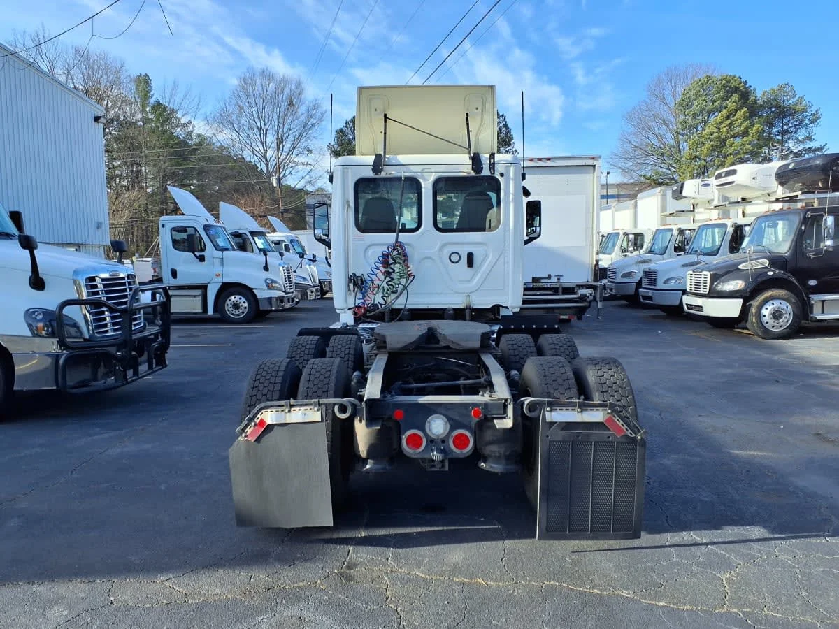 2020 Freightliner Cascadia in Doraville, GA — photo 5
