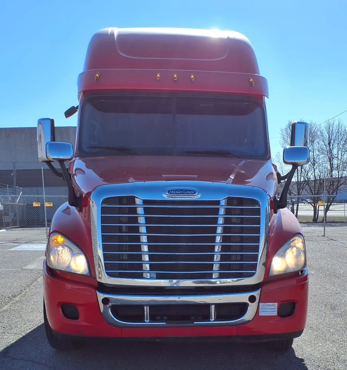 2019 Freightliner Cascadia - image 2