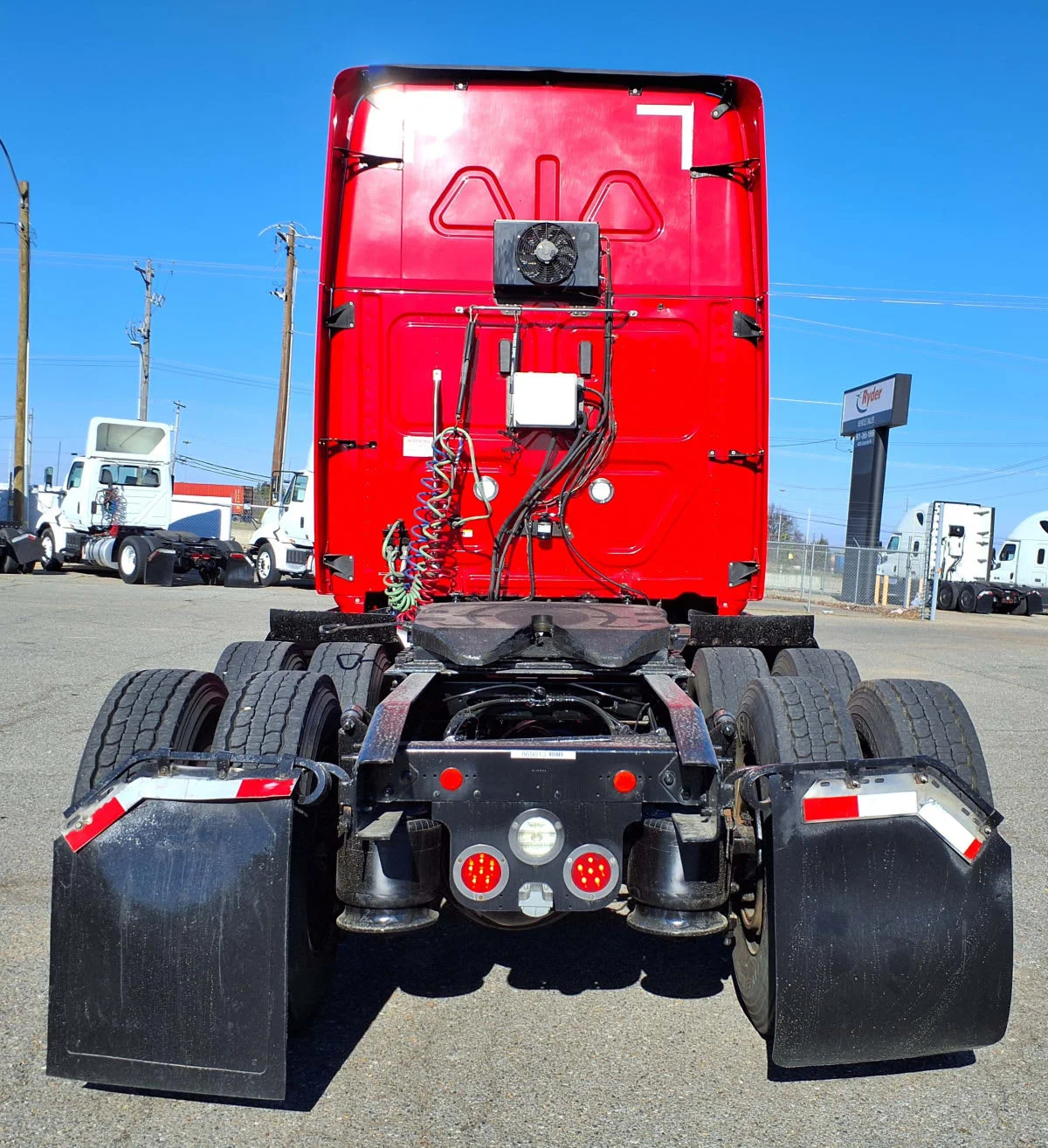2019 Freightliner Cascadia - image 5