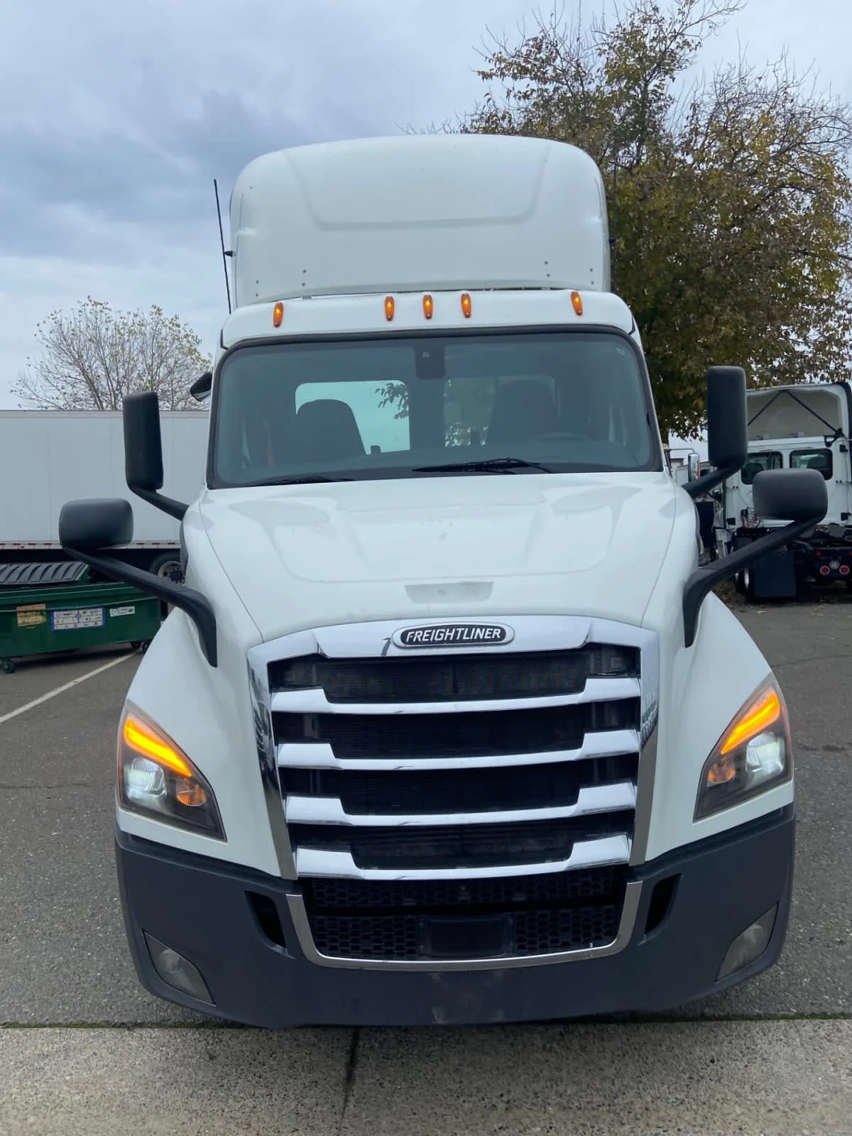 2020 Freightliner Cascadia - image 2