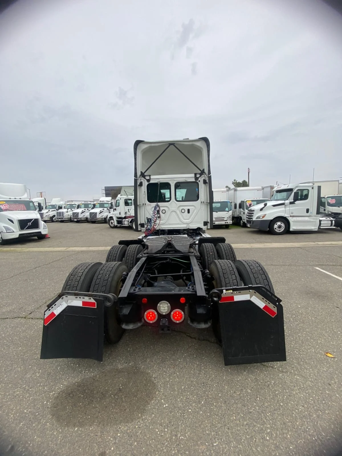 2020 Freightliner Cascadia - image 5