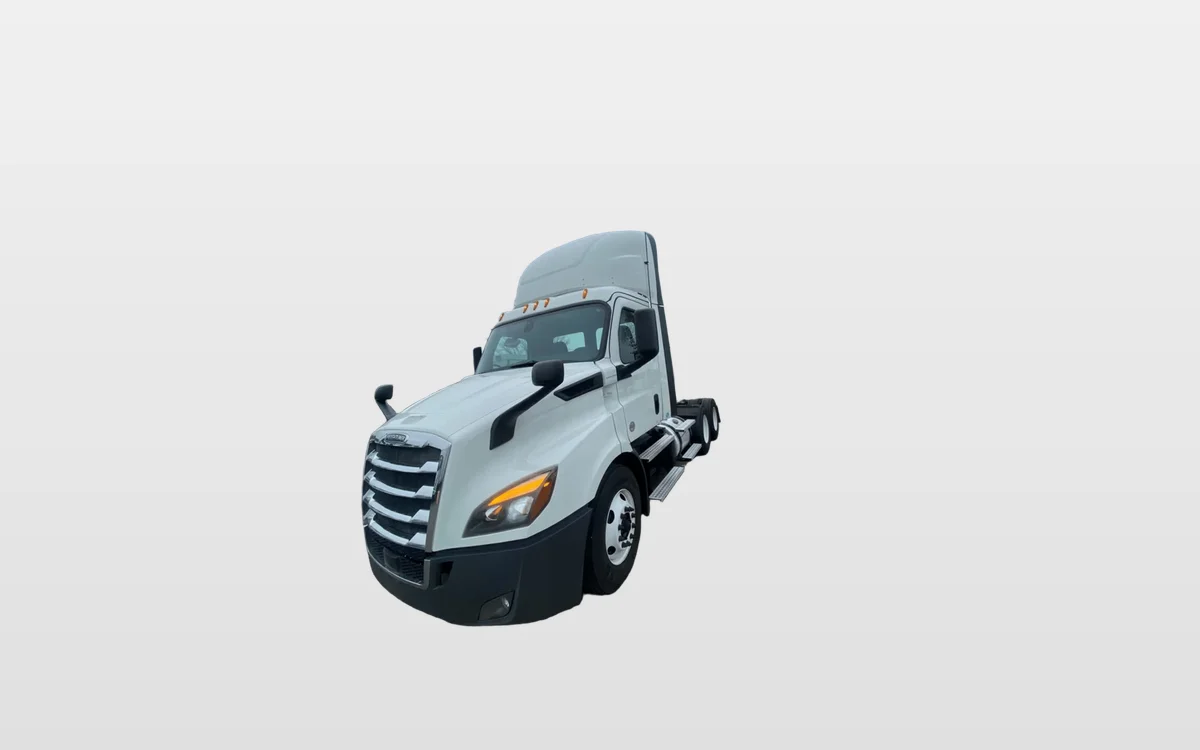 2020 Freightliner Cascadia - image 1