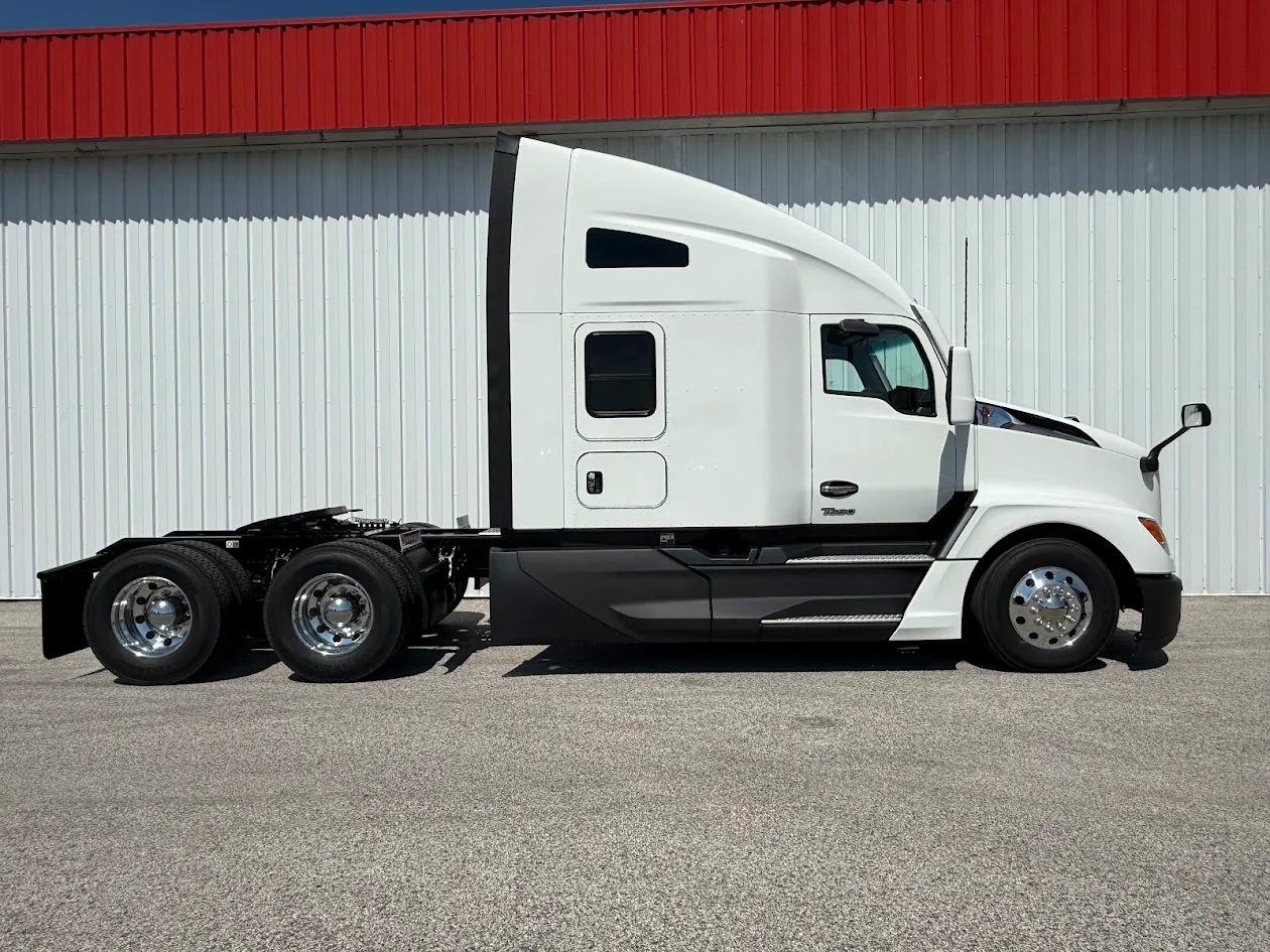 2027 Kenworth T680 in Fenton, MO — photo 4