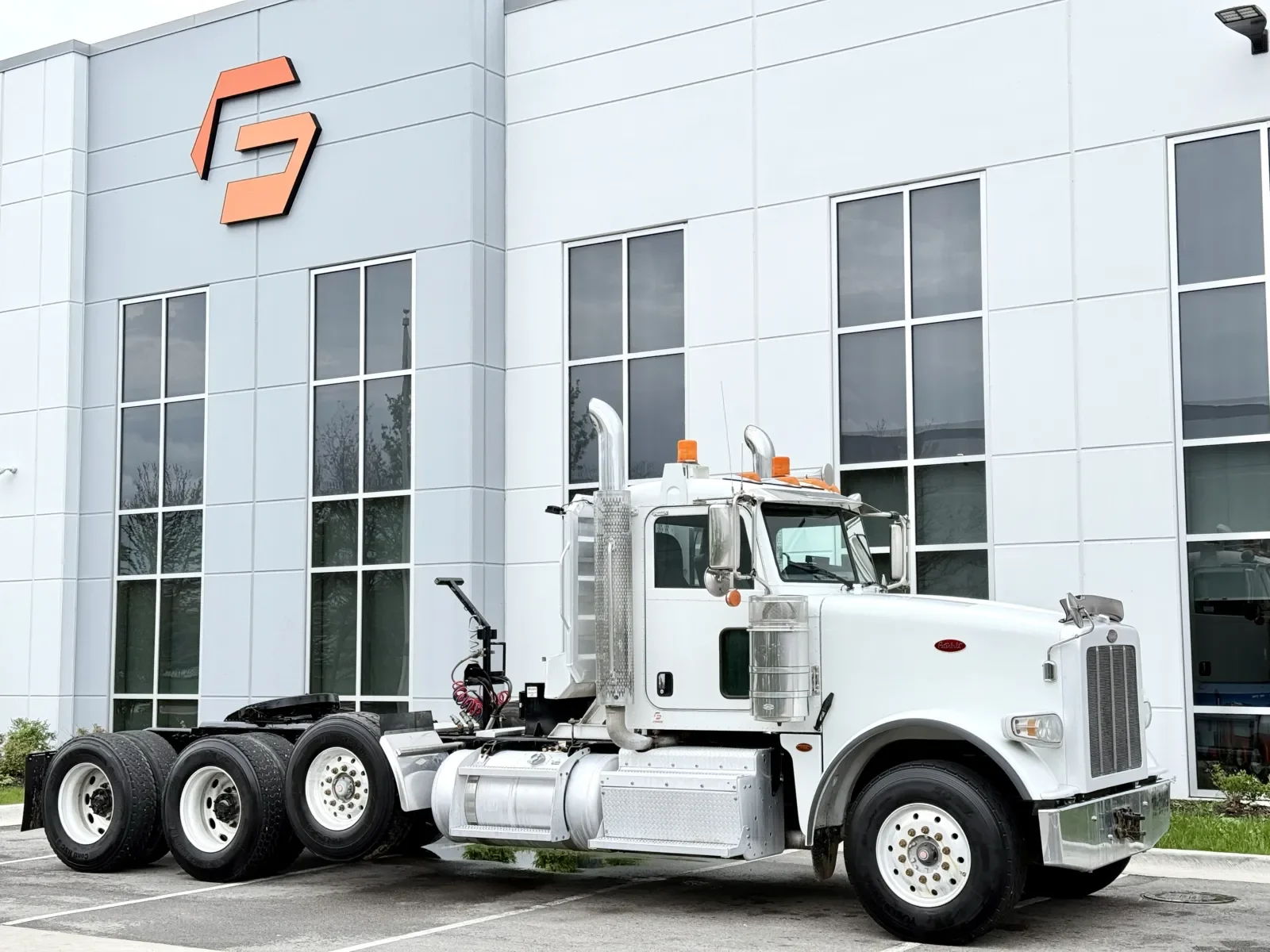 2016 Peterbilt 367 in New Lenox, IL — photo 2