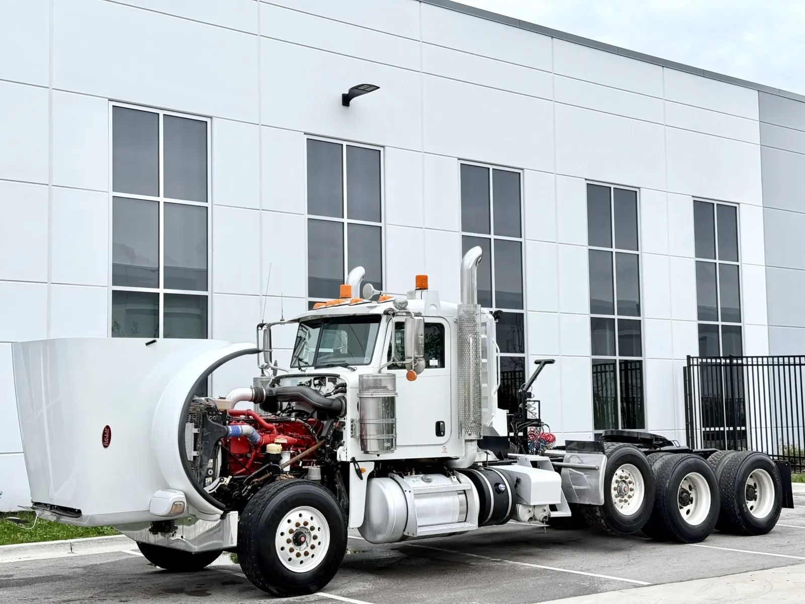 2016 Peterbilt 367 in New Lenox, IL — photo 10