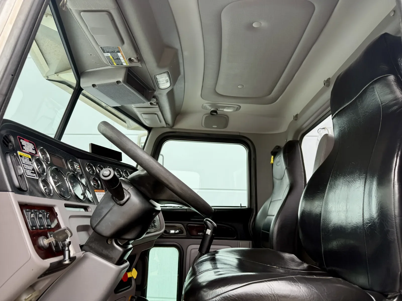 2016 Peterbilt 367 in New Lenox, IL — photo 14