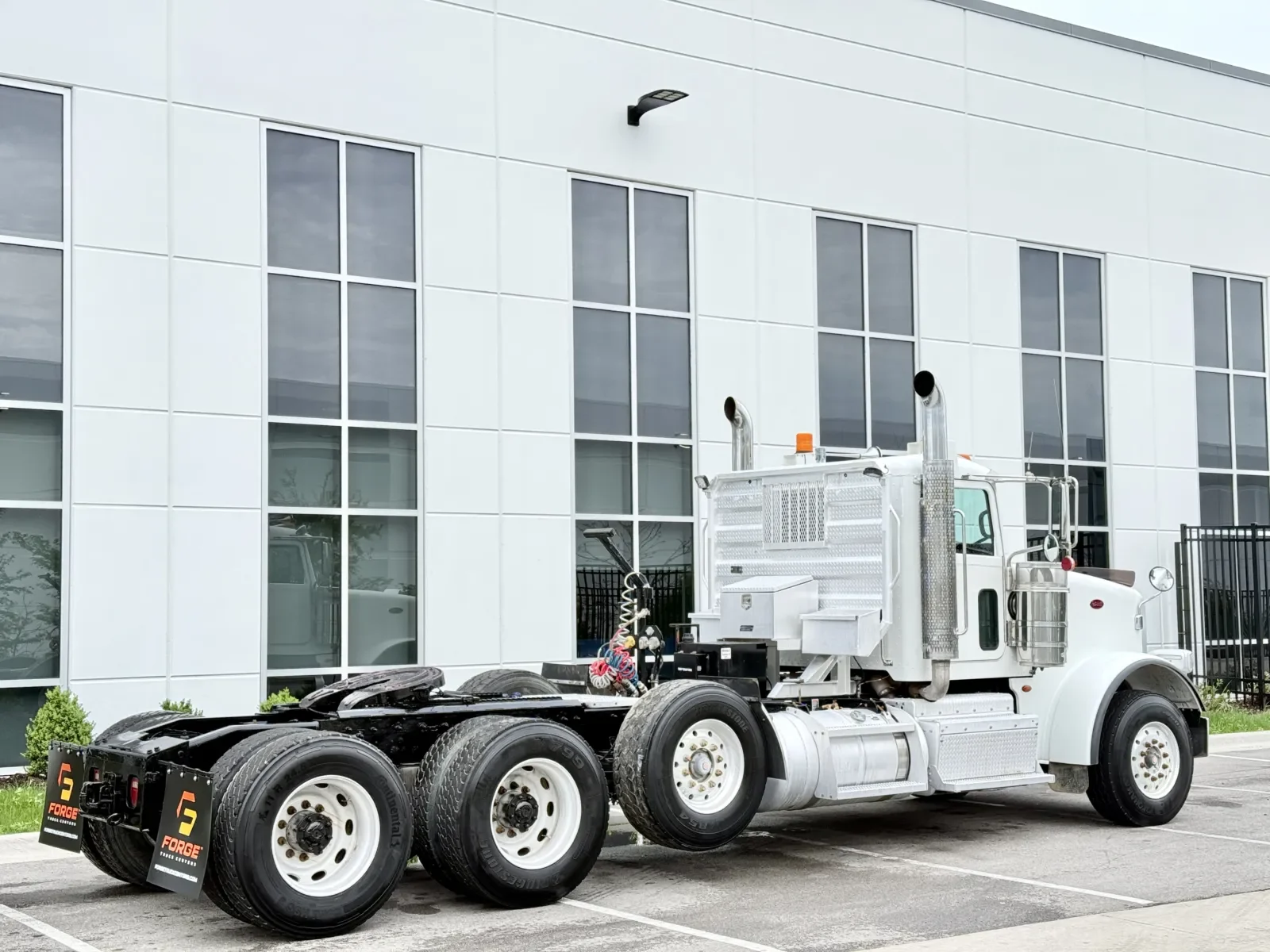 2016 Peterbilt 367 in New Lenox, IL — photo 5