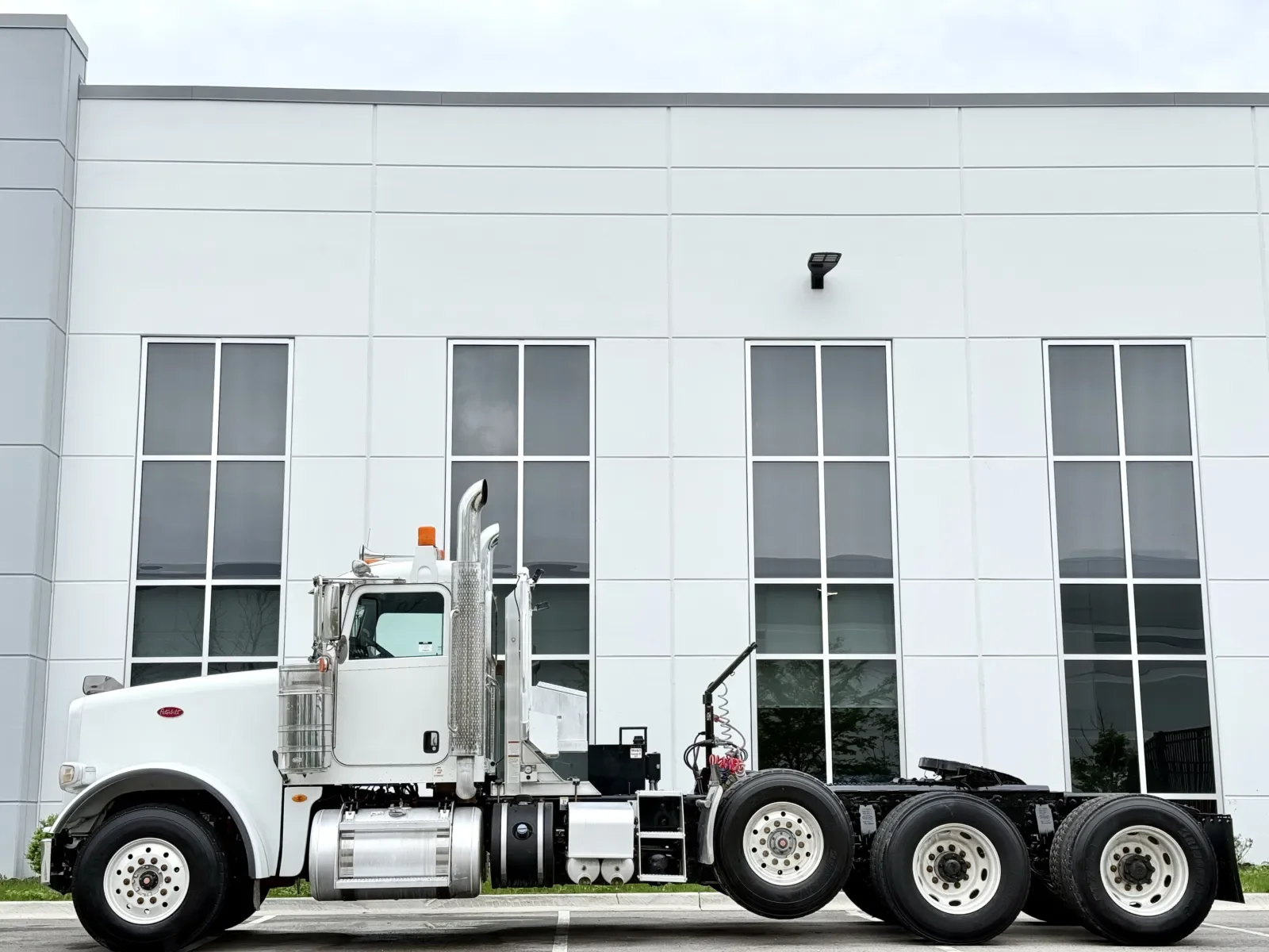 2016 Peterbilt 367 in New Lenox, IL — photo 4