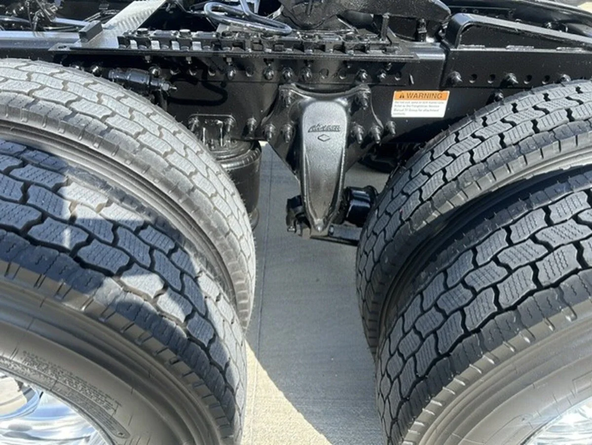 2022 Freightliner Cascadia — photo 10