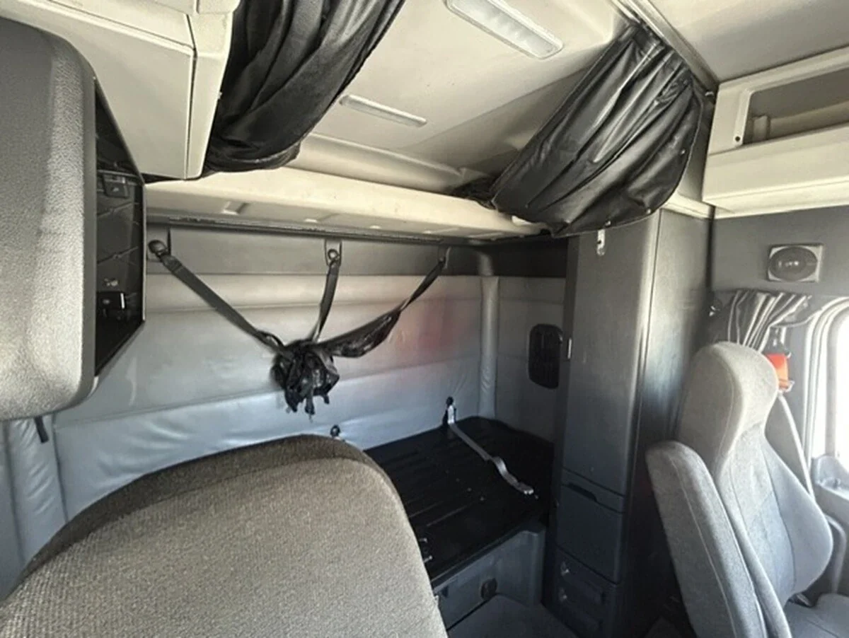2022 Freightliner Cascadia — photo 16