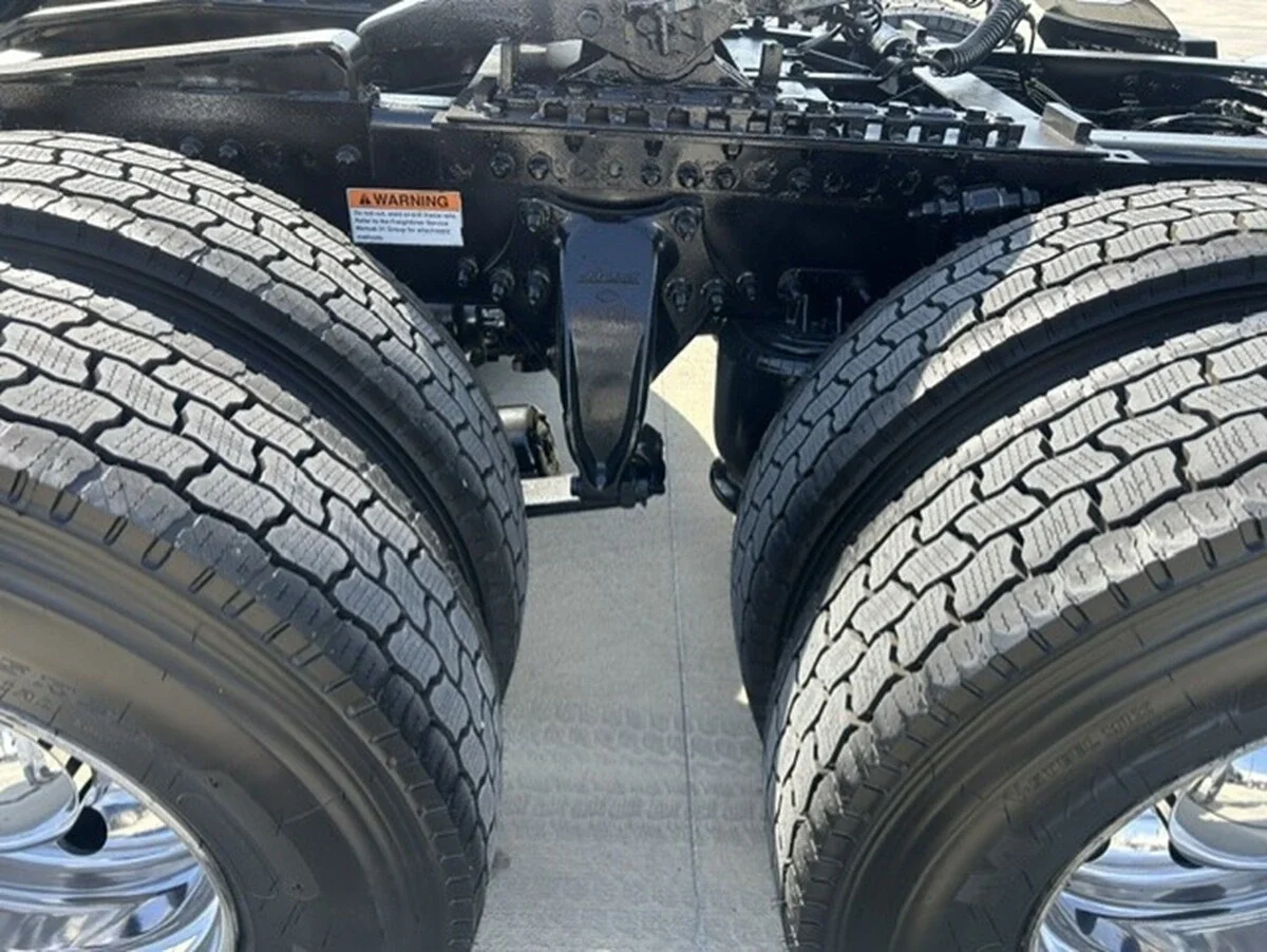 2022 Freightliner Cascadia — photo 9