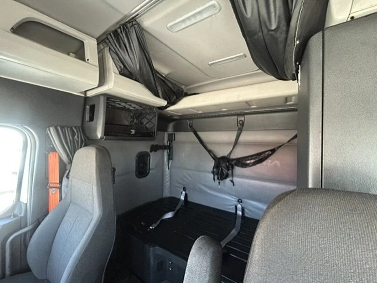 2022 Freightliner Cascadia — photo 15