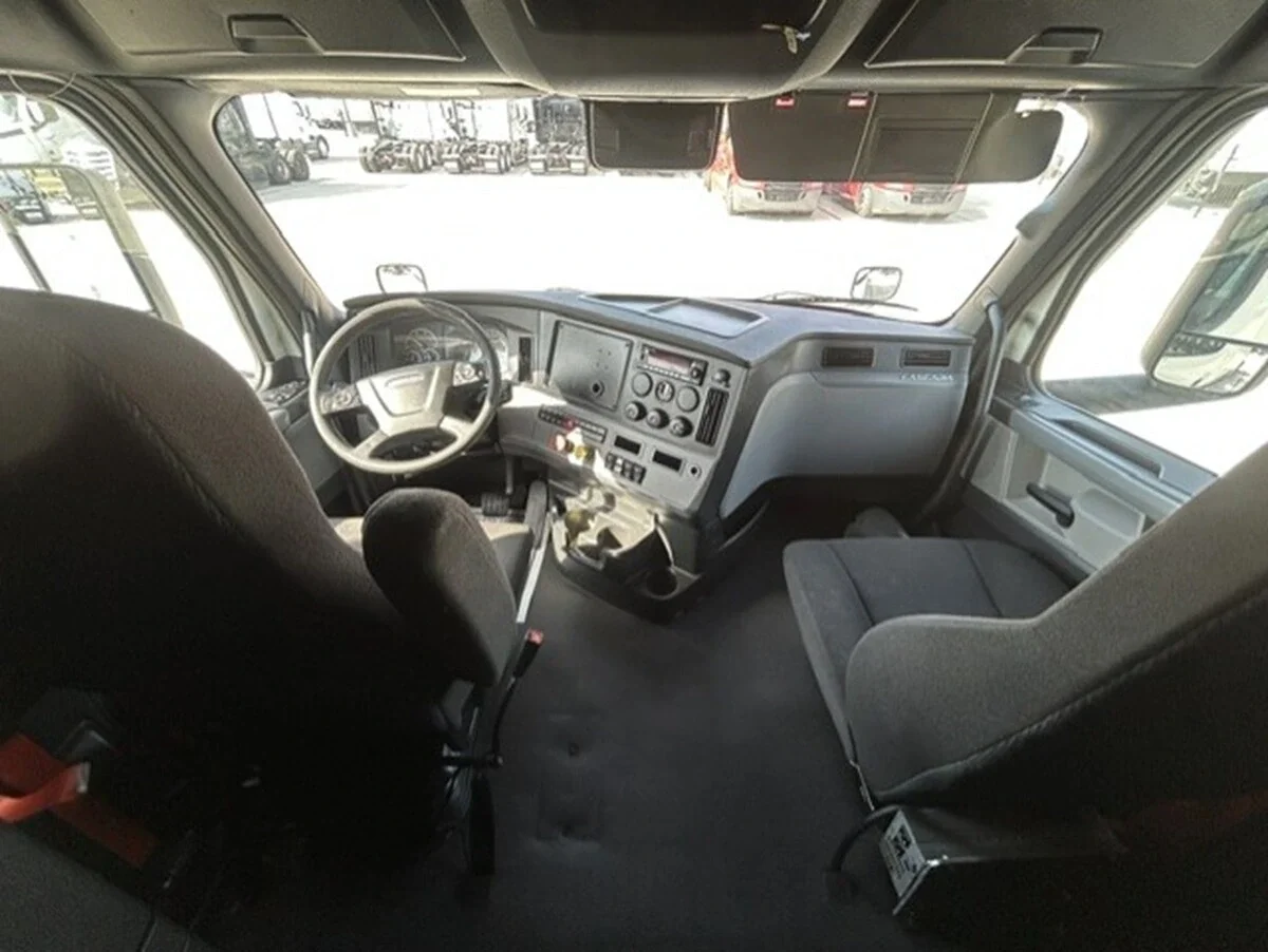 2022 Freightliner Cascadia — photo 20