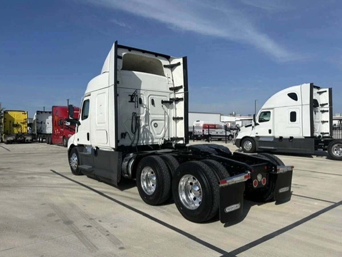 2022 Freightliner Cascadia — photo 3
