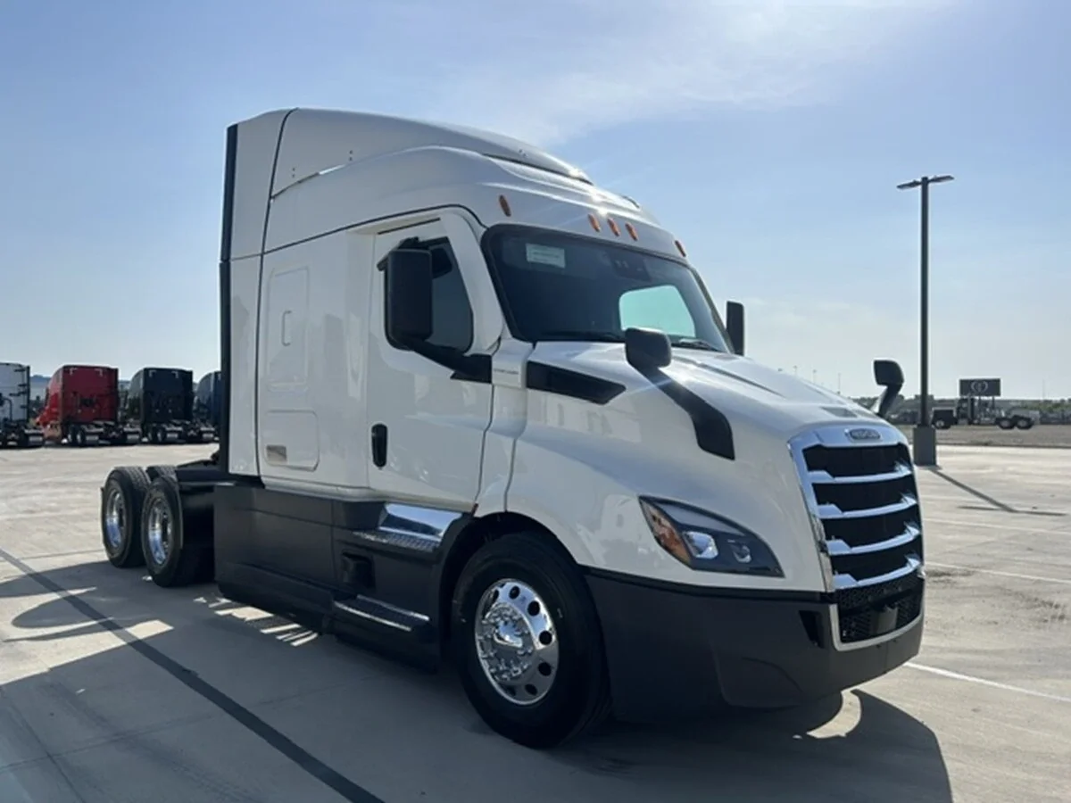 2022 Freightliner Cascadia — photo 6