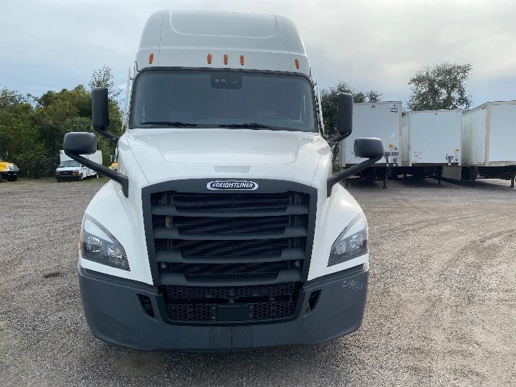 2021 Freightliner Cascadia - image 2