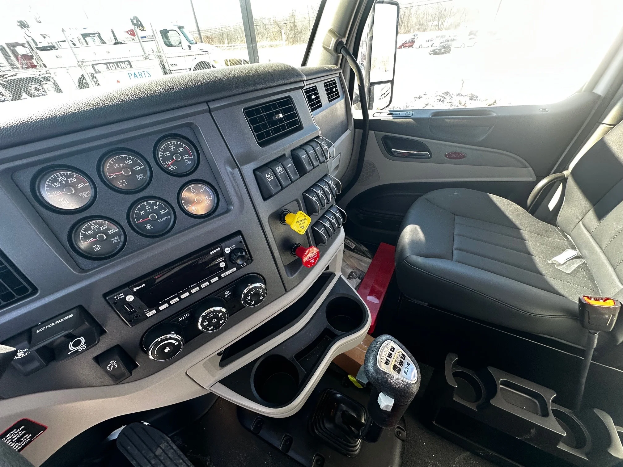 2027 Peterbilt 567 - image 2