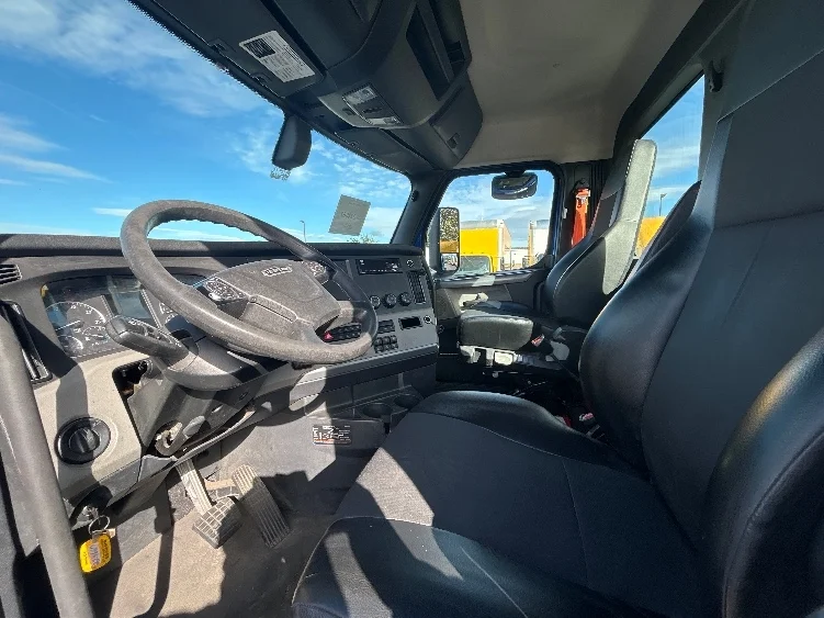 2019 Freightliner Cascadia in Swedesboro, NJ — photo 10