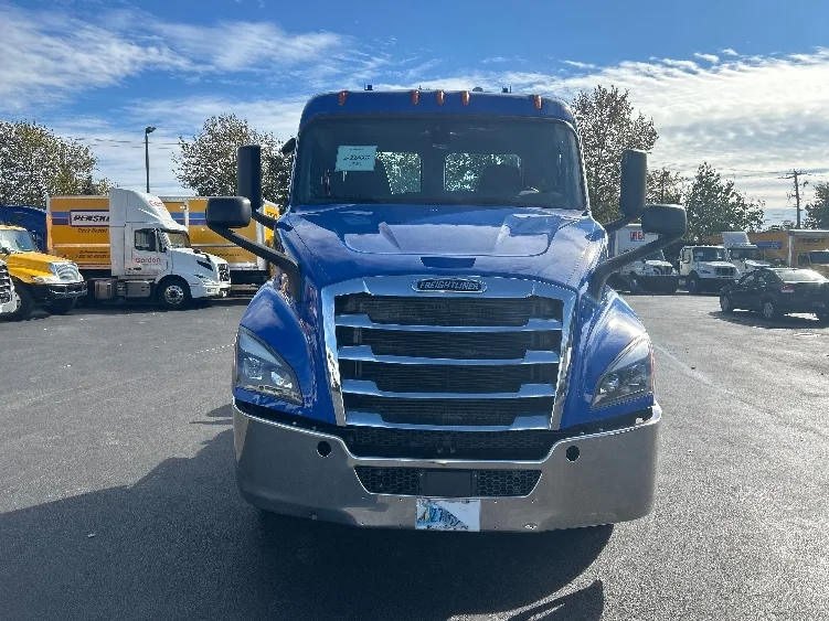 2019 Freightliner Cascadia in Swedesboro, NJ — photo 2