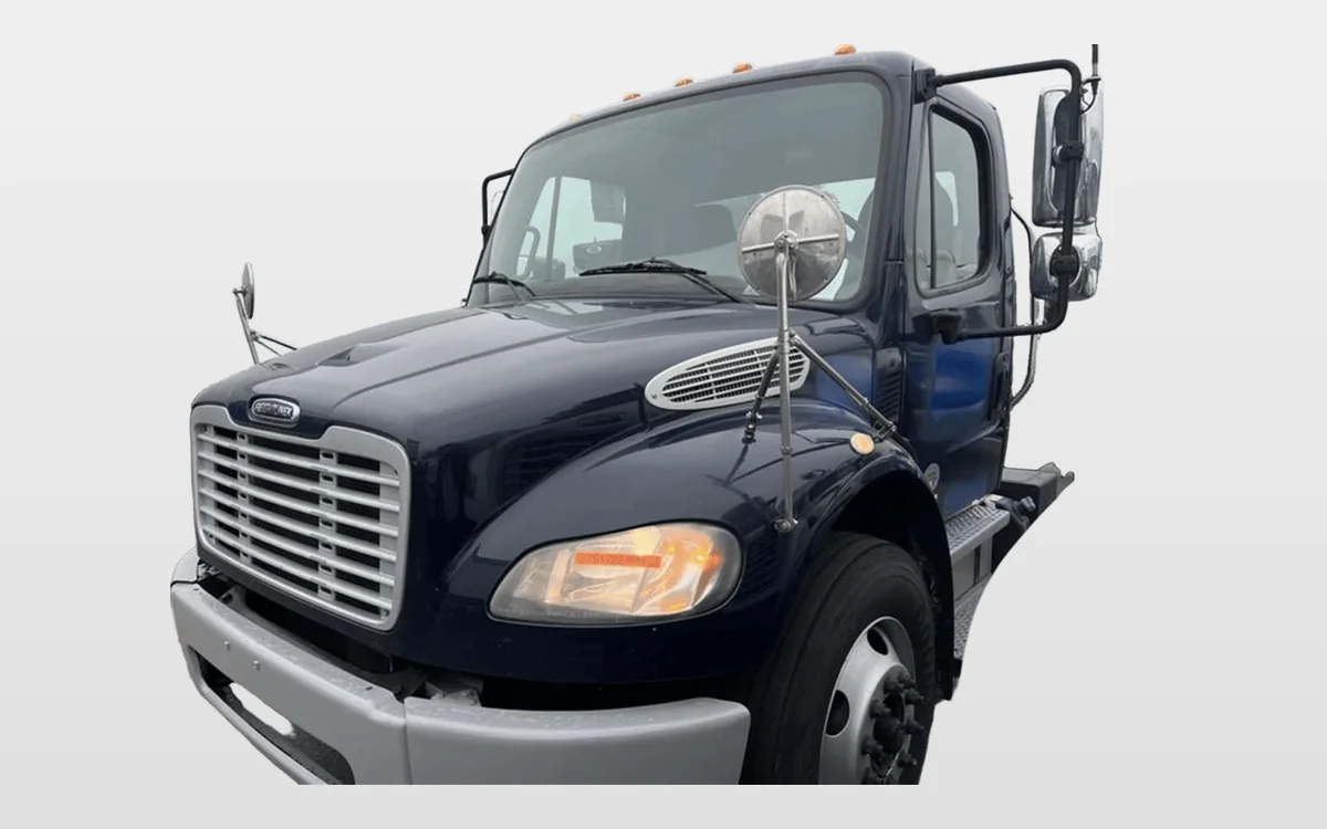 2018 Freightliner M2 106 - image 1