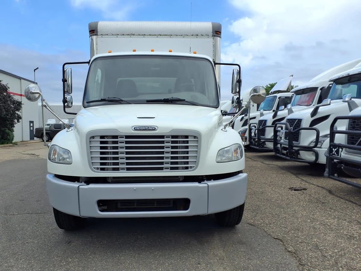 2019 Freightliner M2 106 in Minneapolis, MN — photo 2