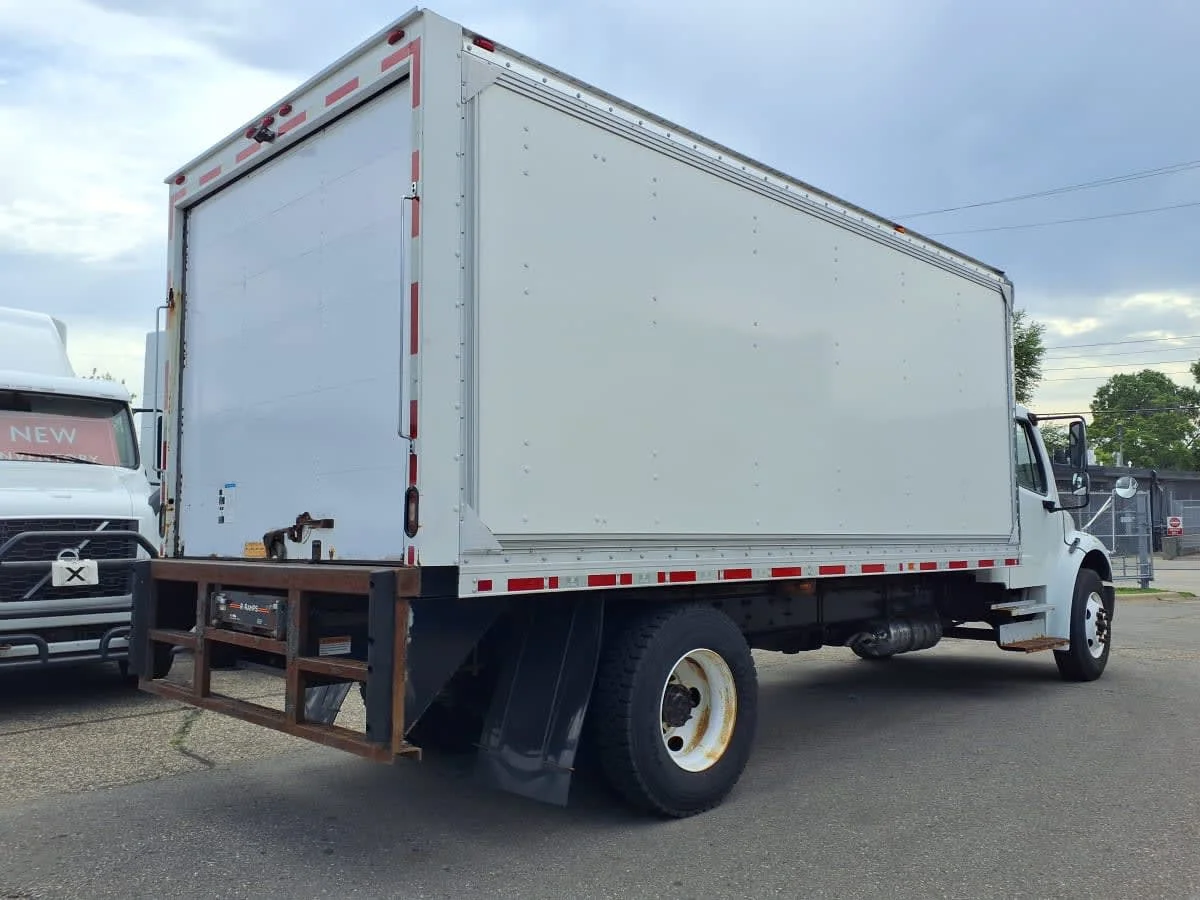 2019 Freightliner M2 106 in Minneapolis, MN — photo 4