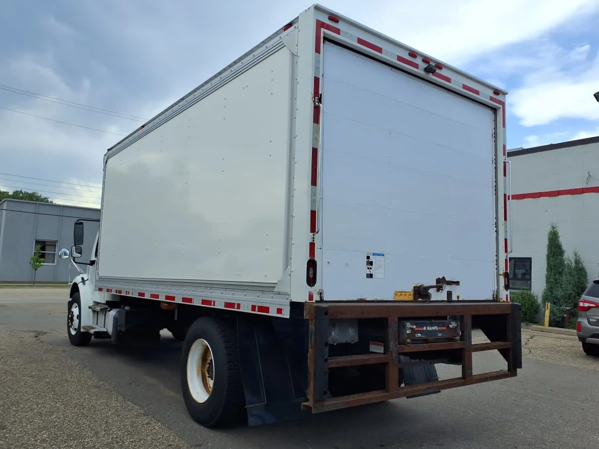 2019 Freightliner M2 106 in Minneapolis, MN — photo 6