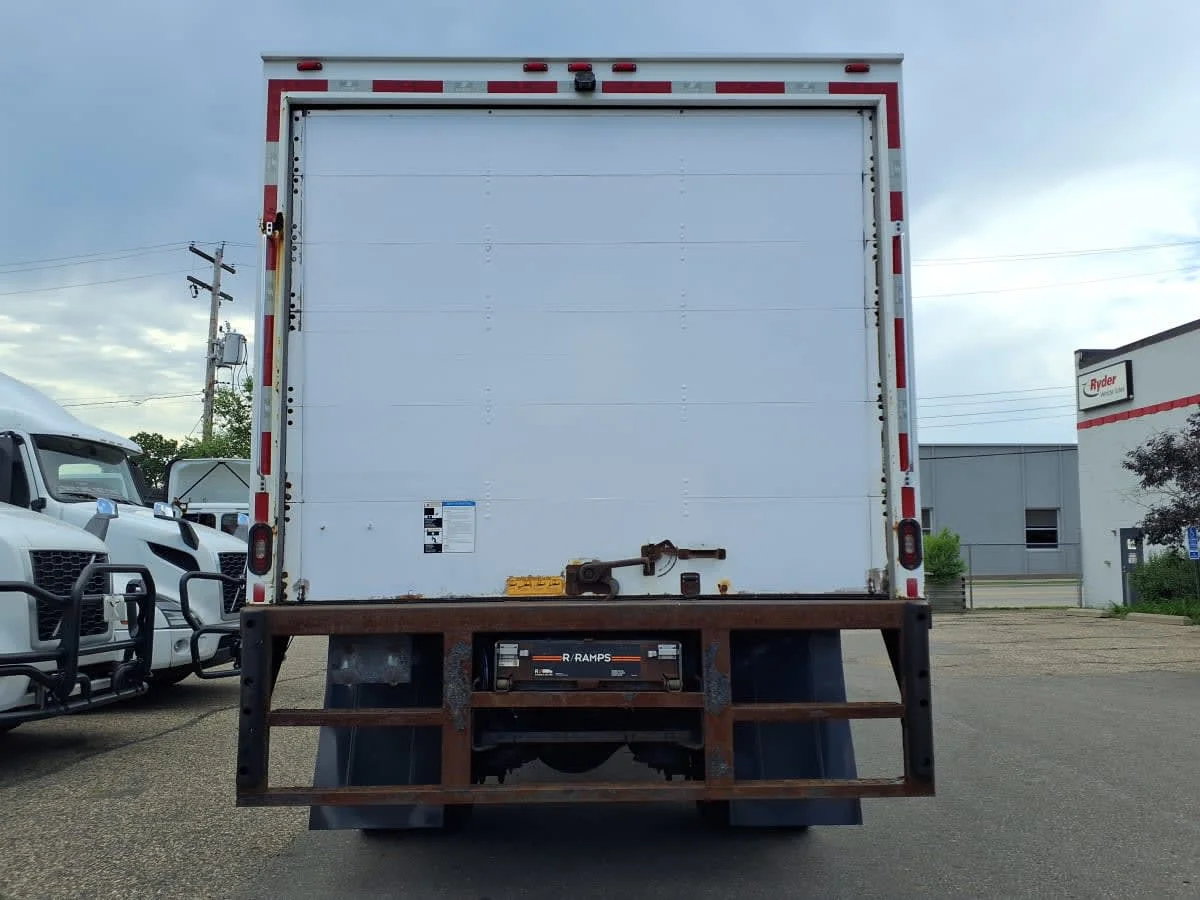 2019 Freightliner M2 106 in Minneapolis, MN — photo 5