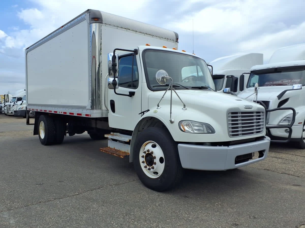 2019 Freightliner M2 106 in Minneapolis, MN — photo 3