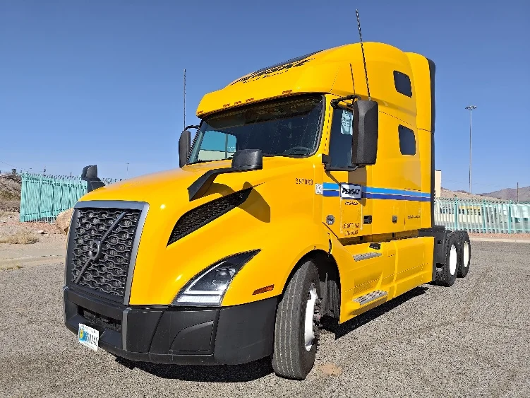 2022 Volvo VNL 760 - image 3