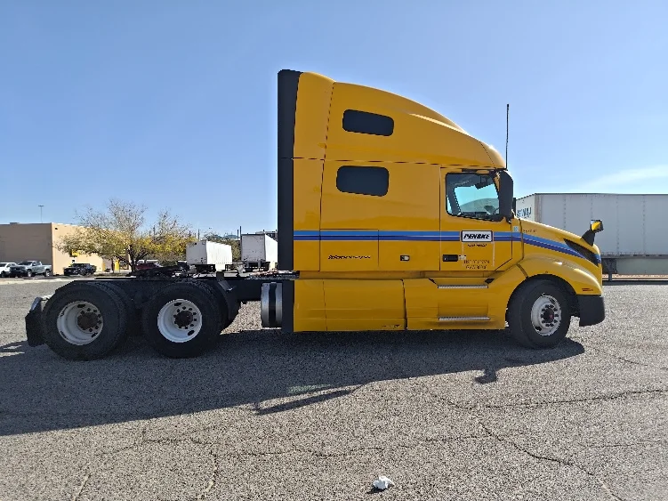 2022 Volvo VNL 760 - image 8