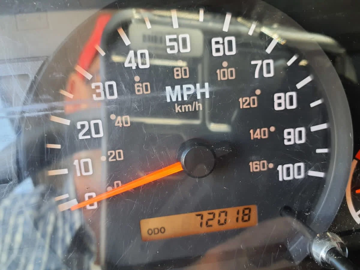 2016 Isuzu NPR - image 11