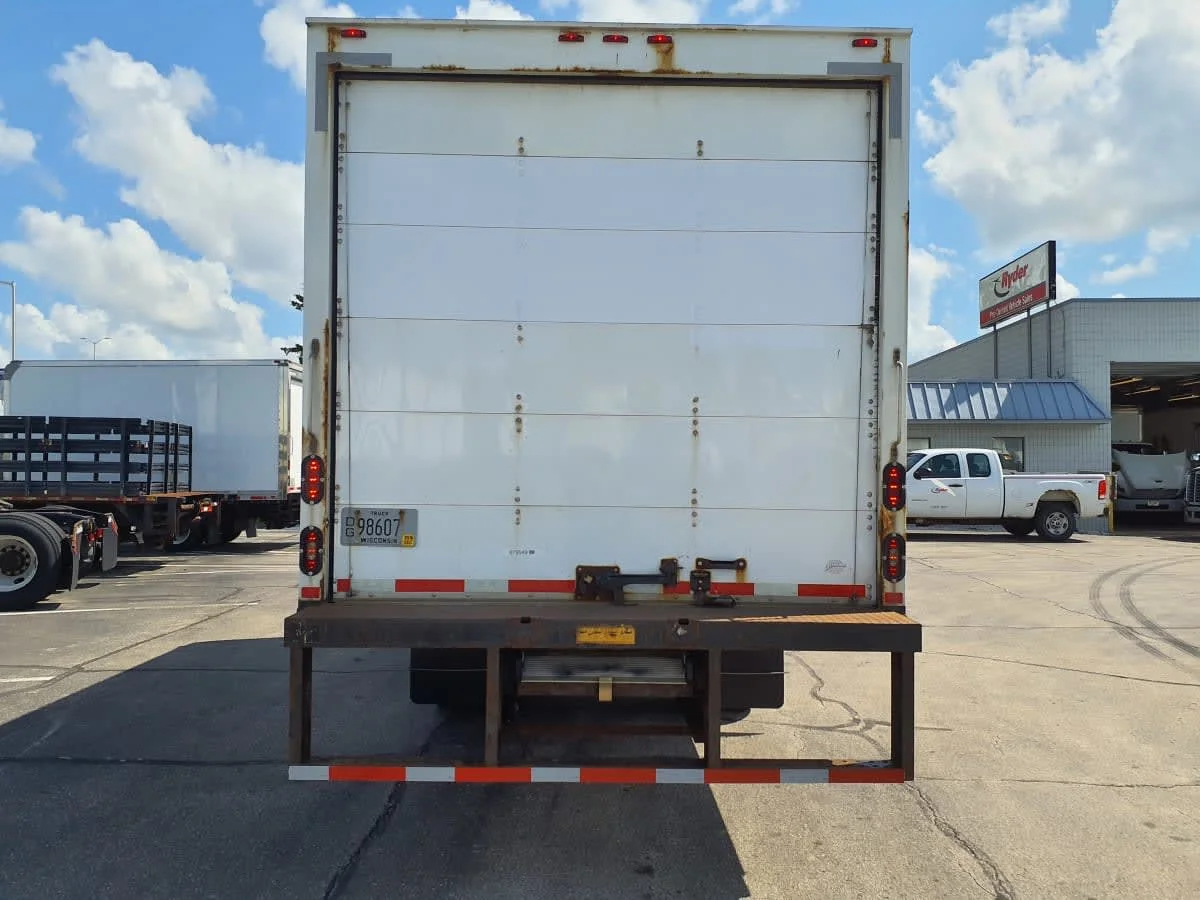 2016 Isuzu NPR - image 5