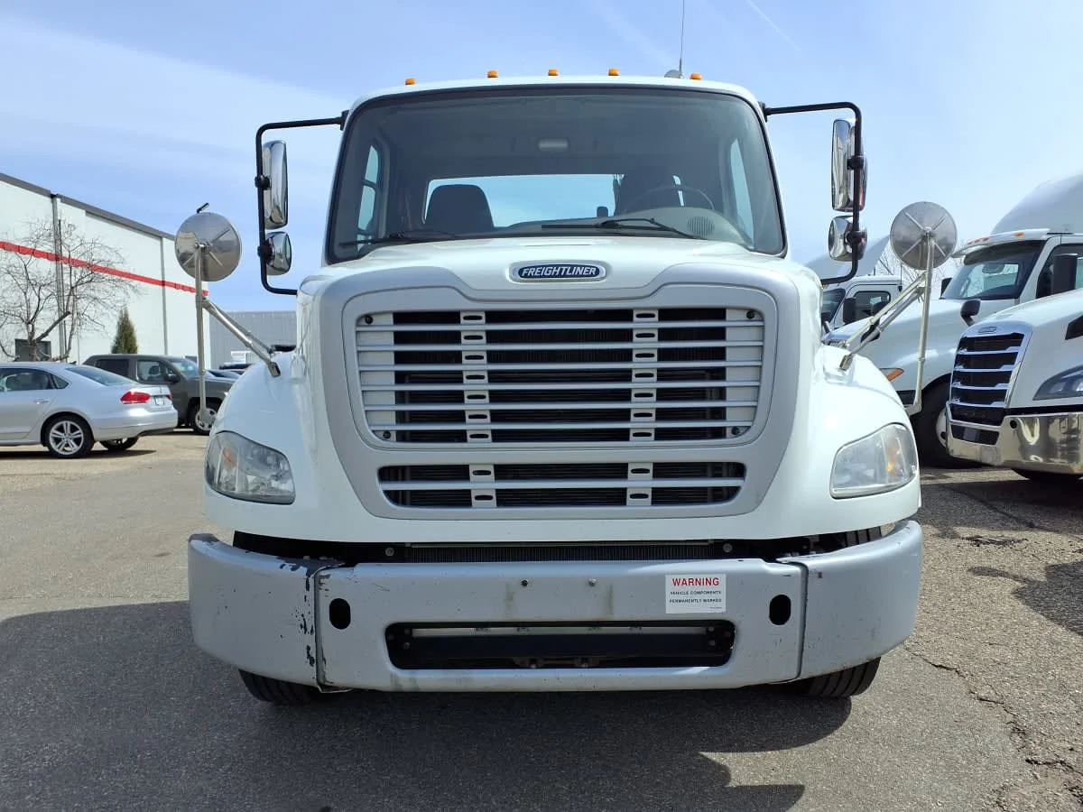 2019 Freightliner M2 112 - image 2