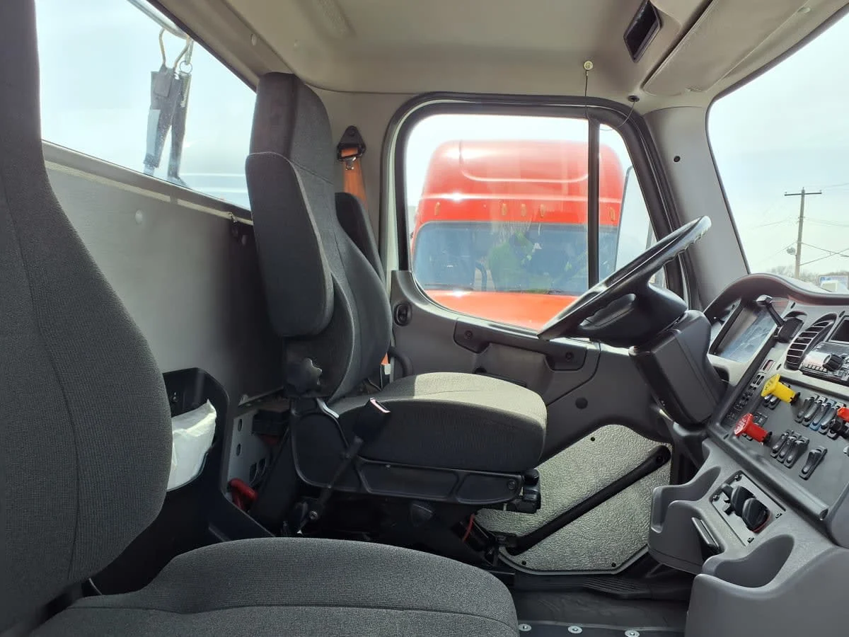 2019 Freightliner M2 112 - image 7