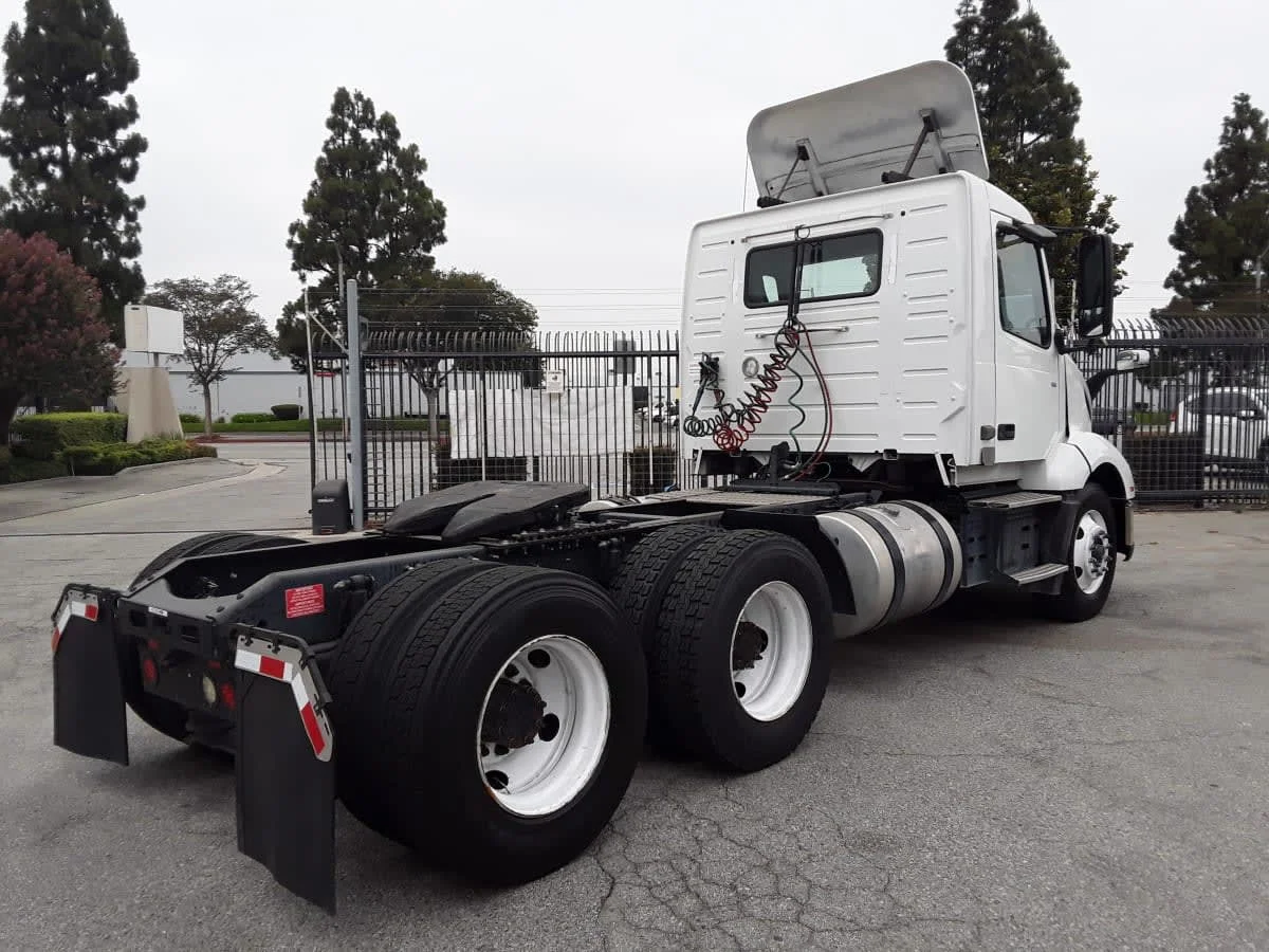 2019 Volvo VNL 860 in Montebello, CA — photo 4