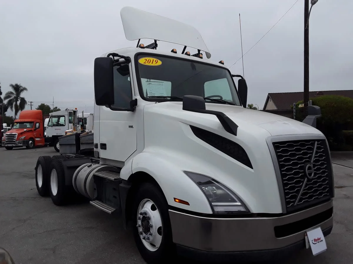 2019 Volvo VNL 860 in Montebello, CA — photo 3