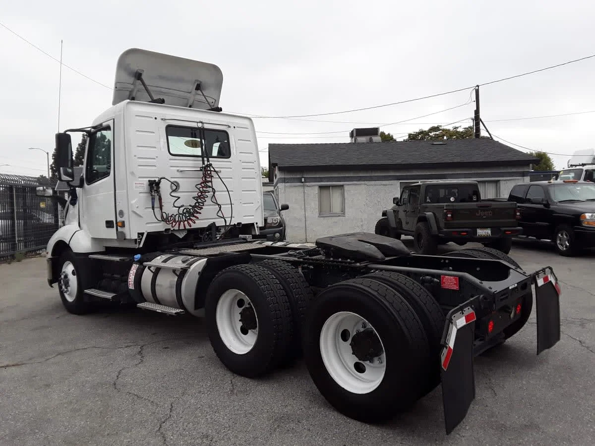 2019 Volvo VNL 860 in Montebello, CA — photo 6