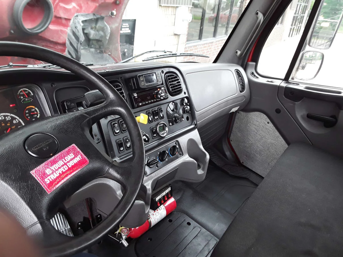2019 Freightliner M2 106 in Kansas City, MO — photo 8
