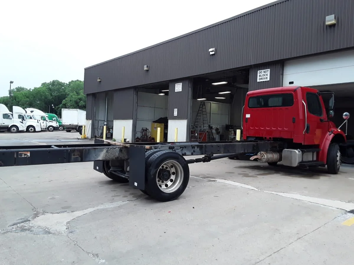 2019 Freightliner M2 106 in Kansas City, MO — photo 4