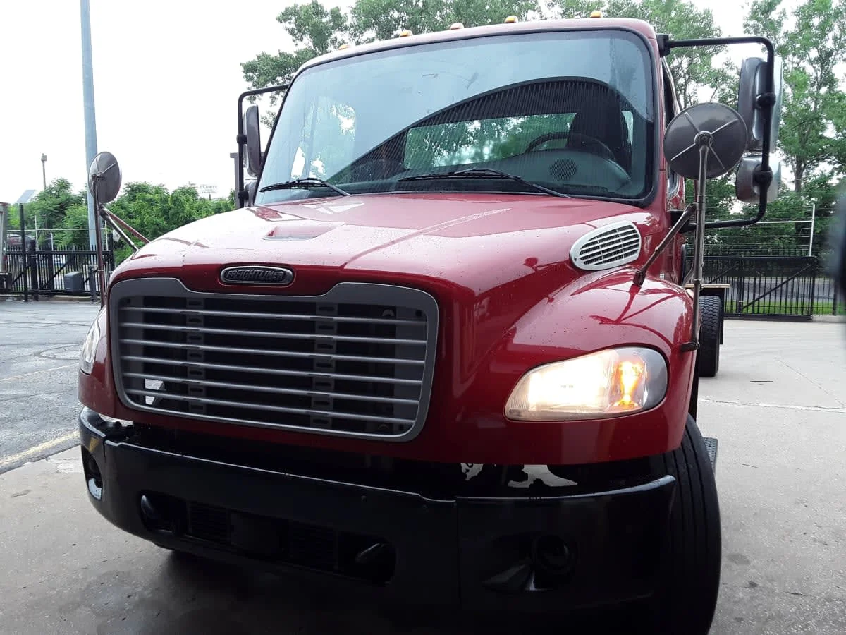 2019 Freightliner M2 106 in Kansas City, MO — photo 2