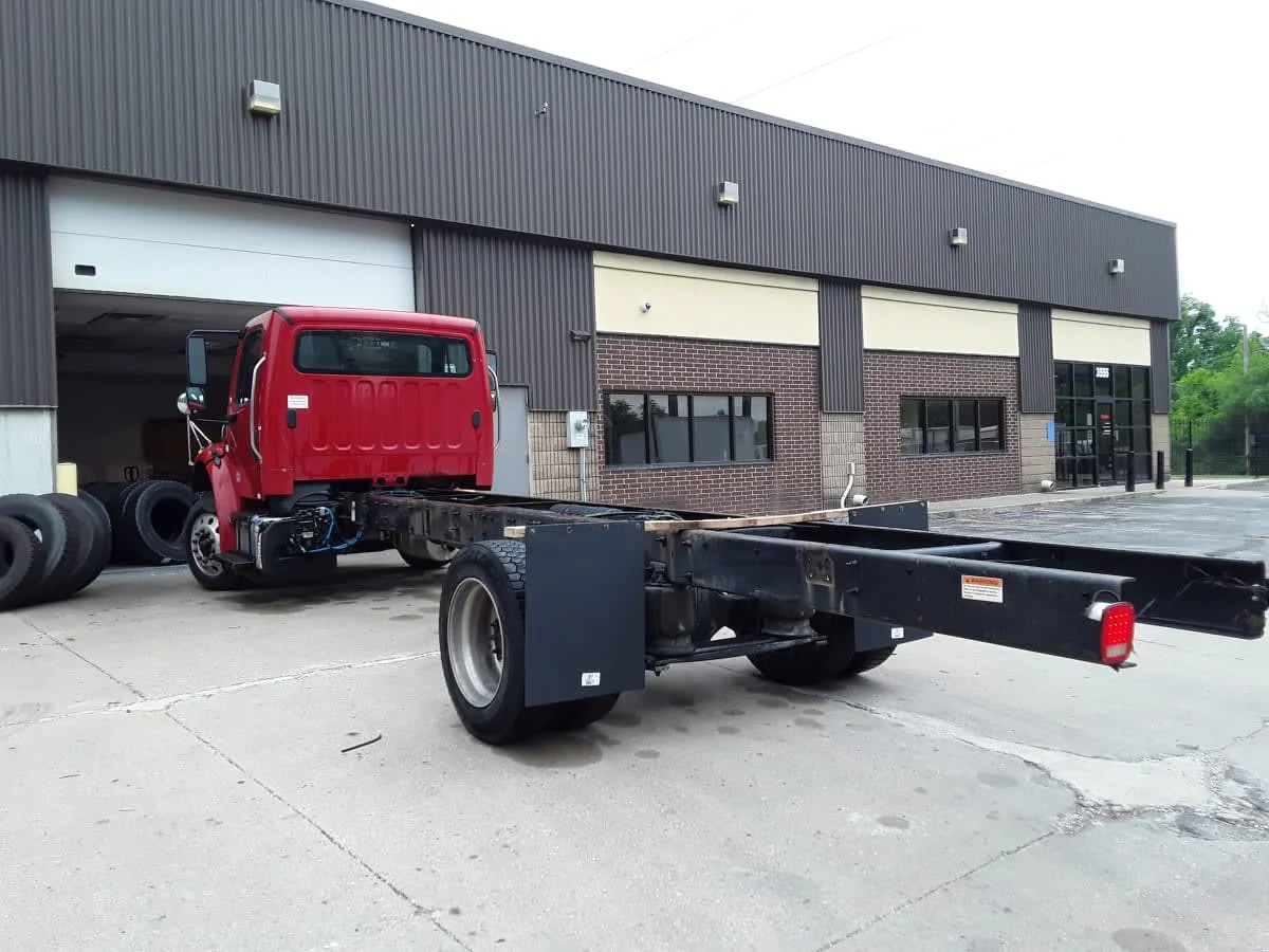 2019 Freightliner M2 106 in Kansas City, MO — photo 6
