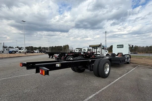 2025 Peterbilt 220EV in GA — photo 3