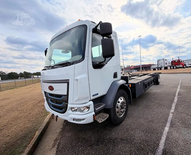 2025 Peterbilt 220EV in GA — photo 7