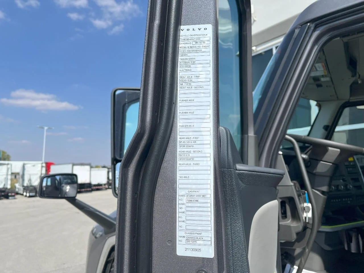 2026 Volvo VNL 300 in Pendleton, IN — photo 10