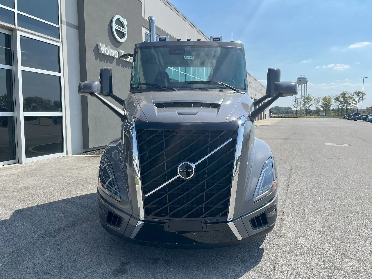 2026 Volvo VNL 300 in Pendleton, IN — photo 2